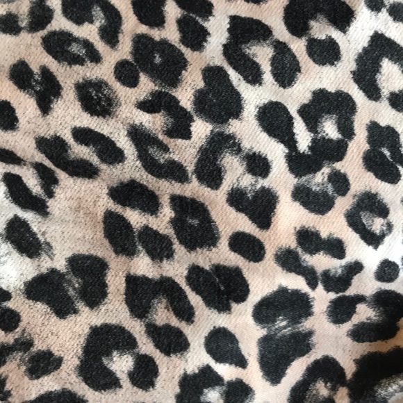 Express leopard print shorts - Picture 7 of 8